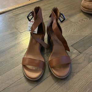 Strap chunky sandals. 2.5” heel, Camel, 8, NWT